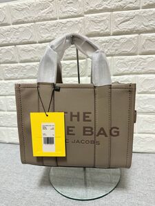 新品MARC JACOBSザ レザー トート バッグ スモールcement