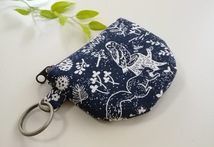 ハンドメイド〈キーリング付き〉 まるいコインケース　　 森の動物*navy linen*　 (10.5×7.5）_画像1