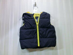 * baby Gap /beby Gap 80.(12-18 months )* down vest / cotton inside the best ( navy color )/ front fastener * inside side yellow / with a hood .s691