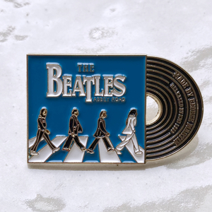 ビートルズ　アビイ・ロード①　The Beatles◆ピンバッジ　ピンズ　バッチ　ブローチ◆レコードジャケット　音楽　UKロック　アビーロード