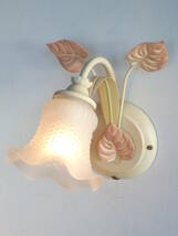 フランスアンティーク ブラケット 1灯 電球付き シャンデリア ランプ 照明 素敵 壁掛け ウォール ガラス 花 フリル ビンテージ 古い_画像3