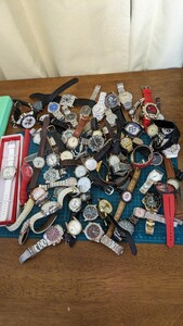 腕時計 色々大量まとめて出品 重さ約4kg（約60個） コレクションや部品取りなどにいかがでしょうか？中古ジャンク品