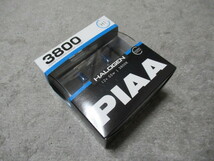 送料520円　新品同様　PIAA ヘッドライト・フォグランプ用 ハロゲン H1 3800K 車検対応 2個入 12V 55W ECE規格準拠 HS701_画像1