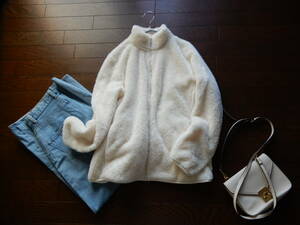 【UNIQLO/ユニクロ】大きいサイズXL　暖か大人可愛い白ファーリーフリースフルジップジャケット　