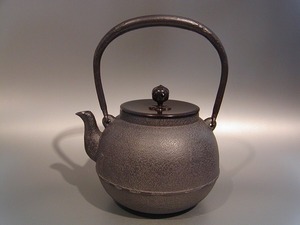 茶器・茶道具　鉄瓶　常盤（ときわ）、日本工芸会 正会員　菊地政光作、桐共箱　新品。