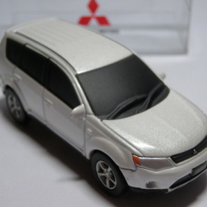 非売品 ディーラー特注 1/64 MITSUBISHI OUTLANDER 三菱 アウトランダー ホワイト カラーサンプル プルバックカー ダイキャスト製ケース付の画像7