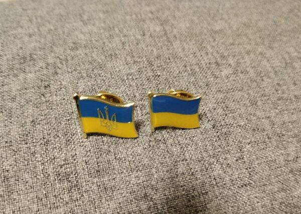 ウクライナ国旗ピンバッジ 2個セット