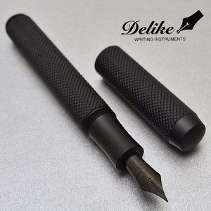 ◆●【DELIKE/ディライク】真鍮万年筆 POCKET PEN 金属製 ブラック 格子模様 ミニ 重厚 重量感 ブラックペン先 EF 新品 単品発送/MN1BK-EFS