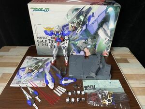 ★PG 1/60 GN-001 ガンダムエクシア / 機動戦士ガンダムOO 組立品 ガンプラ パーフェクトグレード プラモデル 元箱 / 取説付き 現状品★