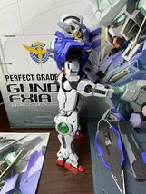 ★PG 1/60 GN-001 ガンダムエクシア / 機動戦士ガンダムOO 組立品 ガンプラ パーフェクトグレード プラモデル 元箱 / 取説付き 現状品★_画像6