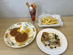 120☆ 中古 食品サンプル 実物大 パンケーキ ワッフル ポテトフライ 苺パフェ 4個 まとめて パンケーキ約直径28cm お皿高さ2.5cm 