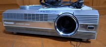 程度良好！収納ケース付き　Panasonic　液晶 プロジェクター 大画面 静音設計　TH-AE100 _画像3