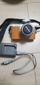 OLYMPUS オリンパス E-PL7 レンズキット OLYMPUS PEN Lite ペン ライト ホワイト ミラーレス　カメラ　一眼レフ