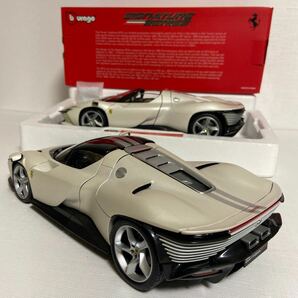 ★ブラーゴ／burago：Signature Series：1/18フェラーリ デイトナ SP3／FERRARI DAYTONA SP3 ★ルーフが着脱可能 (White) ★未展示モデル①の画像3