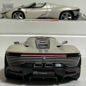 ★ブラーゴ／burago：Signature Series：1/18フェラーリ デイトナ SP3／FERRARI DAYTONA SP3 ★ルーフが着脱可能 (White) ★未展示モデル①の画像8