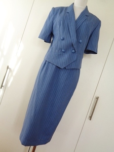 ☆Lamballe オフィス系　麻混合　半袖スーツ　ピンストライプ　９号　ブルー系　美品
