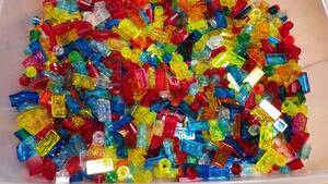 レゴ パーツ バラ 1×1 1×2 コーン プレート など 細かなパーツ 大量 700個以上 クリア トランス 透明 赤 青 黄色 緑 大量出品中