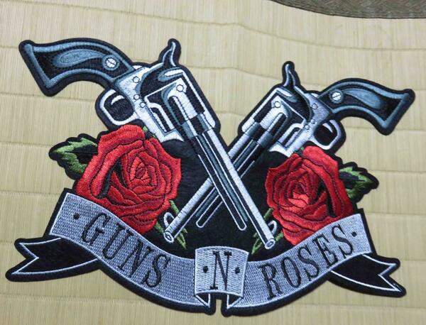 特大■2丁拳銃二輪薔薇◆新品☆バラ　ガンズ・アンド・ローゼズ　アメリカ Guns n Rosesアメリカ ハードロック・バンド　刺繍ワッペン激渋