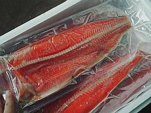 [海の棚　特売]　定塩紅鮭フィレ１枚、約800g