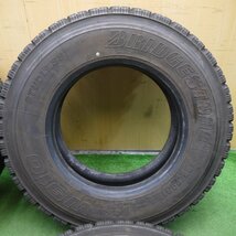 [送料無料]バリ溝！22年！8.5分★トラック タイヤ 225/80R17.5 123/122L スタッドレス ブリヂストン W910 17.5インチ★3040401クスタ_画像3