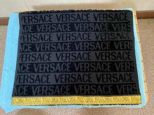 VERSACE（ヴェルサーチェ） ／ ロゴ＆バロック調ボーダーデザインフェイスタオル