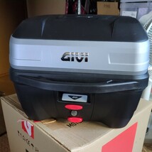 GIVI ジビ リアボックス トップケース B32N BOLD_画像1