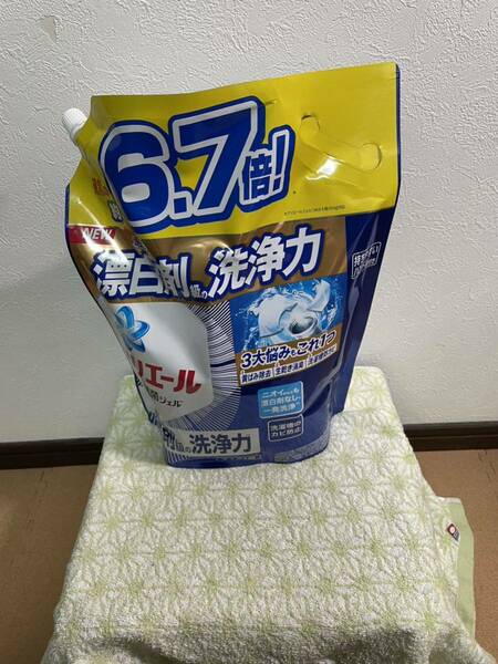 新品未使用　送料無料　アリエール　超抗菌ジェル　洗濯用洗剤　液体タイプ 詰め替え用 メガジャンボサイズ 正味量1パック2.87kg