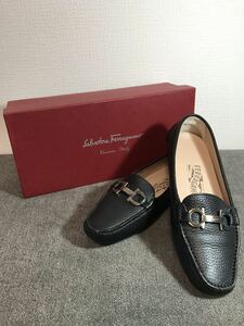 11-1 Salvatore Ferragamo サルヴァトーレフェラガモ フェラガモ ローファー 靴 箱付き 保存袋 黒 ブラック FERRAGAMO 女性用 5ハーフ