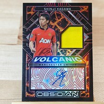 15枚限定 香川真司 2022-23 Panini Obsidian Shinji Kagawa Volcanic Patch Auto 09/15 Manchester United 直筆サインカード_画像1