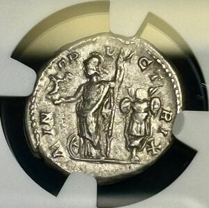 【古代ローマ銀貨】(NGC-XF 西暦198-217年 3.35g)