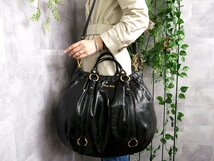 超美品●miu miu ミュウミュウ●ヴィッテロルクス●カーフ レザー 本革●2way ショルダー トート バッグ●黒●G金具 ロゴ●斜め掛け●A4 書_画像2