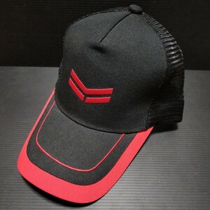 ● ヤンマー「YANMAR メッシュ　キャップ」刺繍 帽子 黒系　つば赤ライン　ロゴ