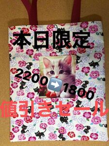 トートバッグ　A4サイズ　 大きめ　子猫パネル生地　猫と椿生地　綿100% ハンドメイド　　　