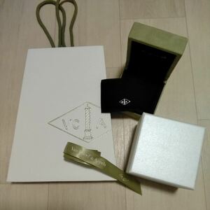 【空箱】ヴァンクリーフ＆アーペル Van Cleef&Arpels ネックレスケース　箱　リボン　紙袋　美品