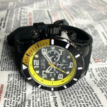 #2834【お洒落な高級感】メンズ 腕時計 インビクタ Invicta クォーツ 黒文字盤 Quartz 動作良好 インヴィクタ クロノグラフ 黒&黄色ベゼル_画像8