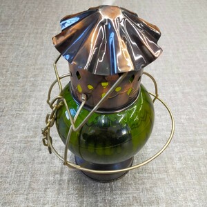す809 ランタン オイルランプ 香港製 キャンプ アウトドア グリーンガラス インテリア 雑貨 銅製風 アンティーク風