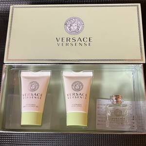 ◆ヴェルサーチ◆ ヴェルセンス コフレ オードトワレ ボディローション シャワージェル VERSACE VERSENSE レディース香水