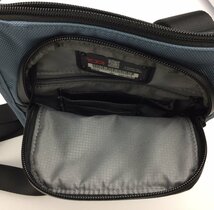 美品 TUMI/トゥミ ショルダーバッグ 肩掛けバッグ 斜めかけ ブルー 収納多数 軽量 小型BAG バッグ 鞄　HOe0085-E_画像9