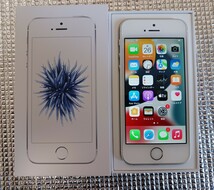 美品 iPhone SE 128GB SIMロック解除済 シルバー Apple 白ロム 箱・標準付属品付_画像1