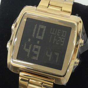【未使用動作品】★紙タグ付 SKMEI デジタル ウォッチ 腕時計 1369 スクェアケース ゴールドカラーの画像1