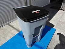 【米軍放出品】☆未使用品 ラバーメイド 246L 大型ごみ箱 Rubbermaid BRUTE キャスター付 ロールアウトコンテナ (260)☆CI23AJ_画像5