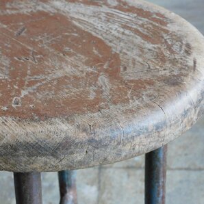 一枚板座面に鉄脚の丸椅子・スツール HK-a-03093 / 木製 アイアン 古道具 アンティーク 無垢材 シャビー ヴィンテージ イス チェアの画像5