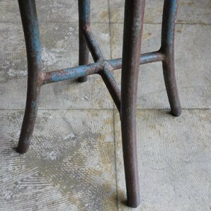 一枚板座面に鉄脚の丸椅子・スツール HK-a-03093 / 木製 アイアン 古道具 アンティーク 無垢材 シャビー ヴィンテージ イス チェアの画像6