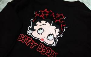 ☆BETTYBOOP ☆胸元ロゴ刺繍&可愛い！ベティちゃんお顔の赤色おリボン刺繍裏フリース付き黒色長袖トレーナーです(o^―^o)大きいサイズ4L