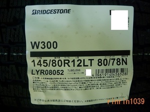 【送料無料】冬タイヤ2023年製 BRIDESTONE W300 145/80R12 80/78N(6PR相当品) ４本セット税込￥17,800-①