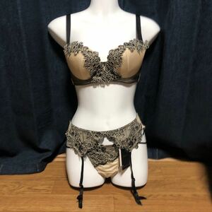 新品タグ付き　ワコールサルート　女優Bra クリスマスプレゼントにも　E70 セレブ　セクシー　高級感　こちらはブラジャーのみになります