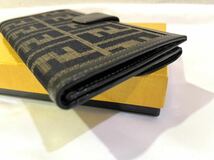 【美品】 FENDI フェンディ 長財布 札入れ ズッカ柄 元箱あり 60サイズ（124）_画像6