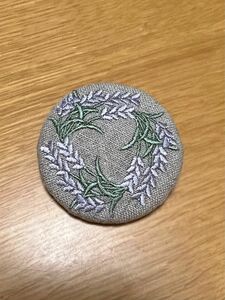 新品未使用　ラベンダー刺繍ブローチ　グレー　紫