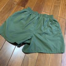 沖縄 米軍放出品 トレーニングパンツ ショートパンツ ランニング スポーツ アウトドア 筋トレ MEDIUM OD (管理番号BC211)_画像5