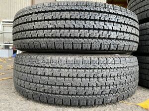 ト3277　送料無料☆深溝スタッドレス　TOYO DELVEX 935　195/80R15 107/105N LT　2本価格　2022年製